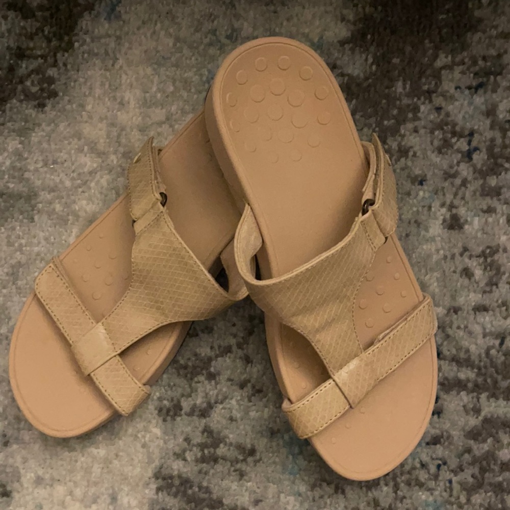 Vionic, two strap sandals, size 9, NWOT, tan
